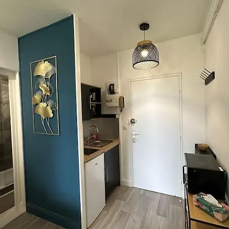 Calme Proche De Lyon Avec Parking Prive Apartment